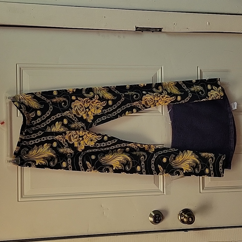 Black and gold tights